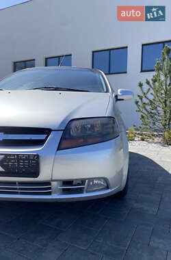 Хэтчбек Chevrolet Aveo 2007 в 