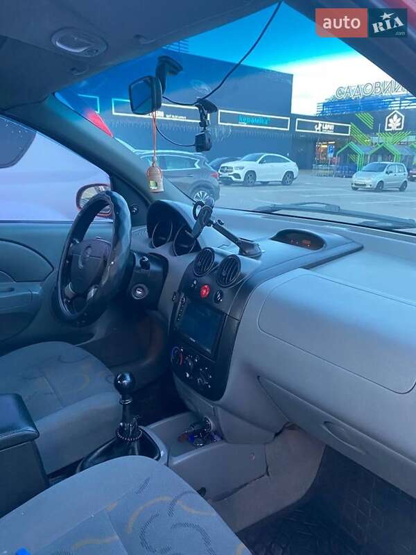 Седан Chevrolet Aveo 2005 в Дніпрі