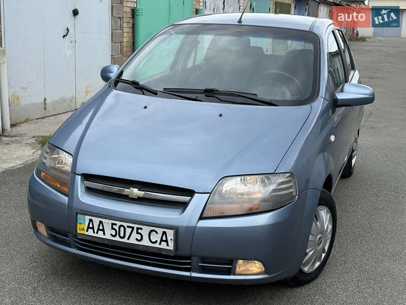 Хэтчбек Chevrolet Aveo 2006 в 