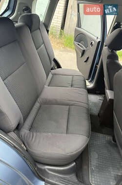 Хэтчбек Chevrolet Aveo 2006 в 