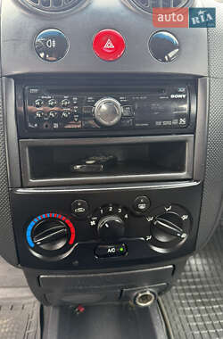 Хэтчбек Chevrolet Aveo 2006 в 