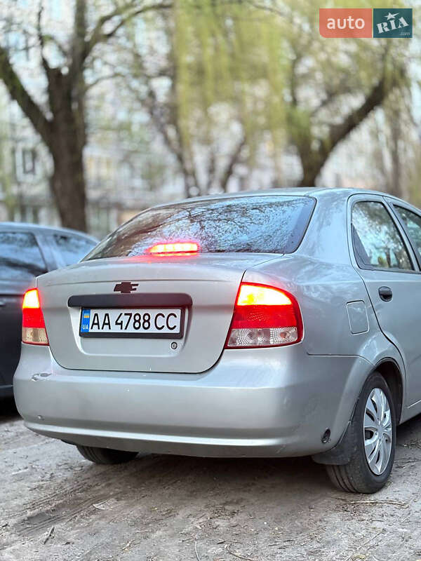 Седан Chevrolet Aveo 2005 в Києві