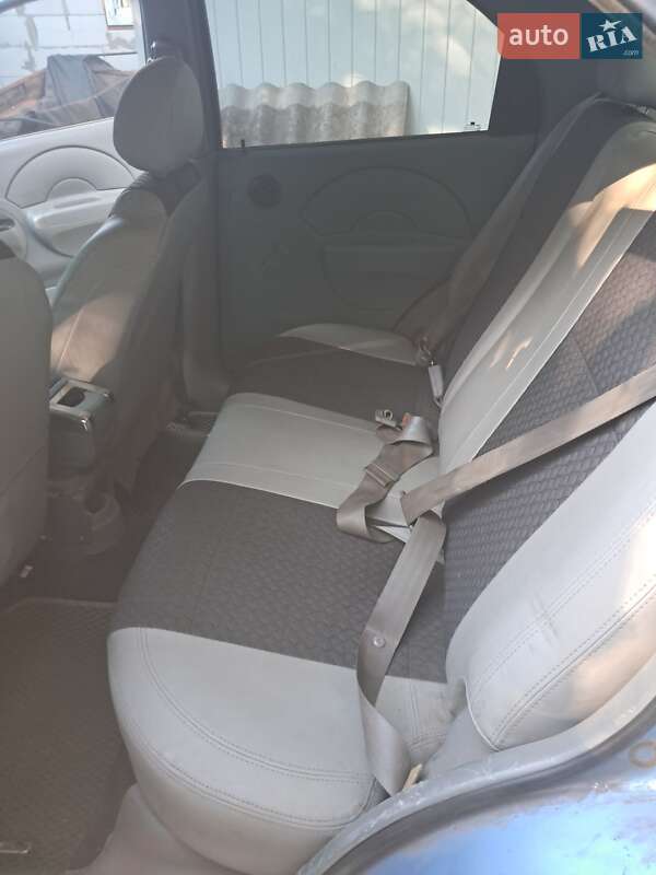 Седан Chevrolet Aveo 2005 в Лебедині