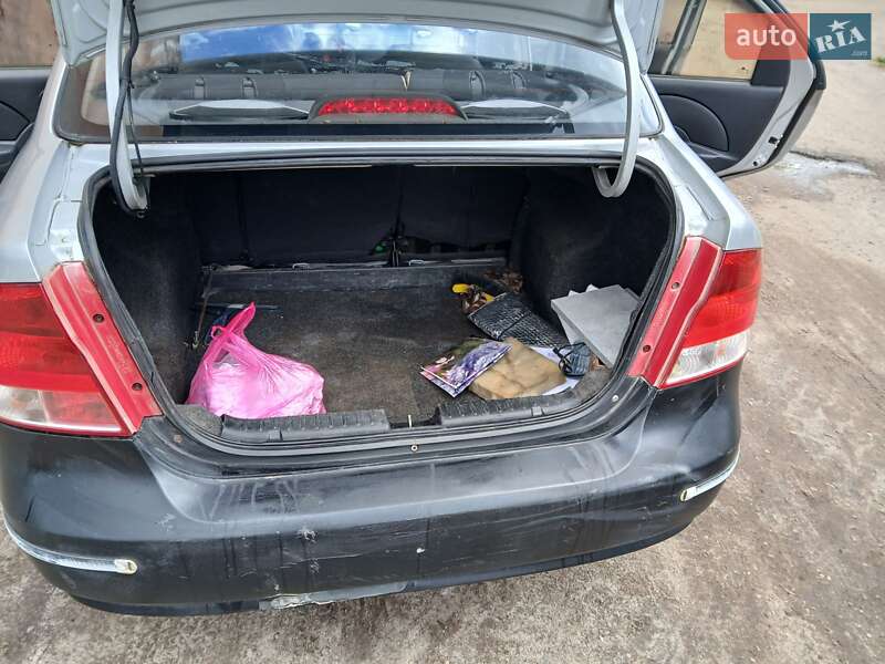 Седан Chevrolet Aveo 2005 в Львове