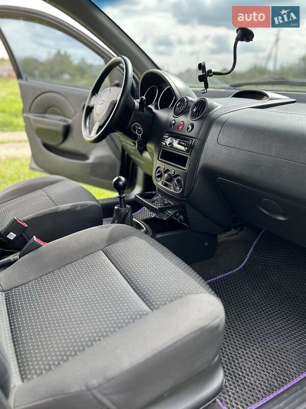 Седан Chevrolet Aveo 2005 в Харькове