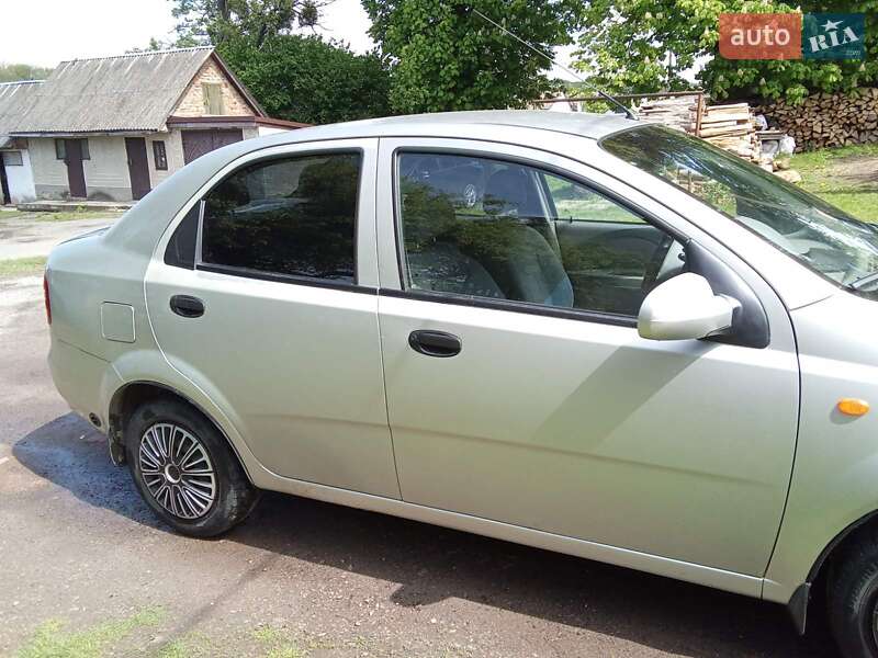 Седан Chevrolet Aveo 2005 в Шепетовке