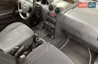 Хэтчбек Chevrolet Aveo 2006 в 