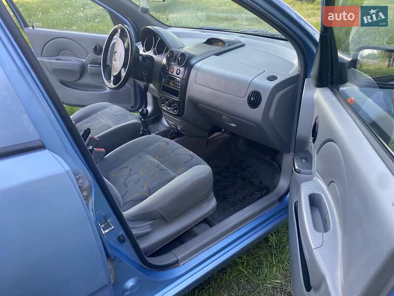 Седан Chevrolet Aveo 2004 в Миргороде