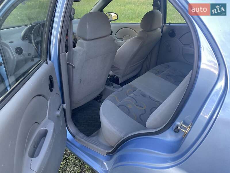 Седан Chevrolet Aveo 2004 в Миргороде