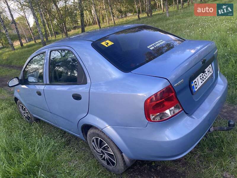 Седан Chevrolet Aveo 2004 в Миргороде