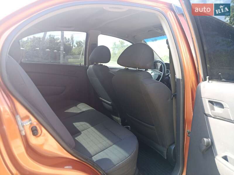 Седан Chevrolet Aveo 2006 в Полтаві
