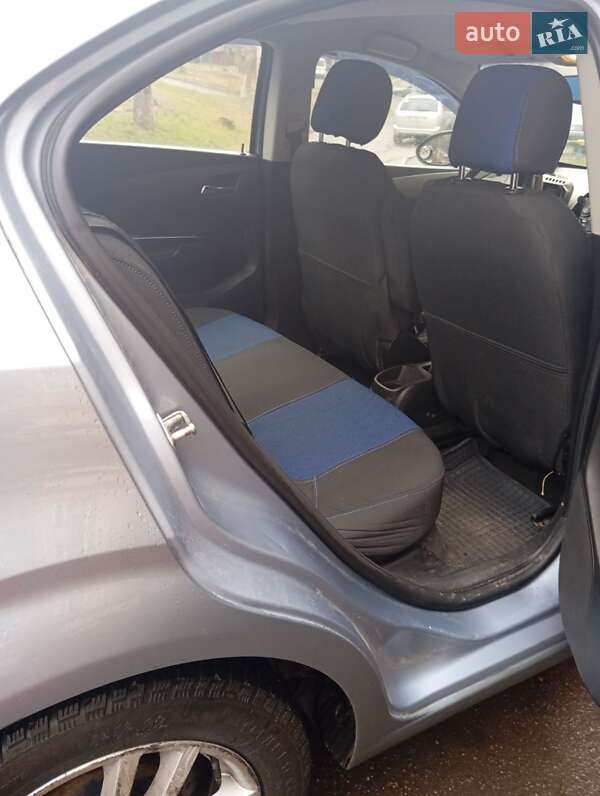 Седан Chevrolet Aveo 2012 в Рівному