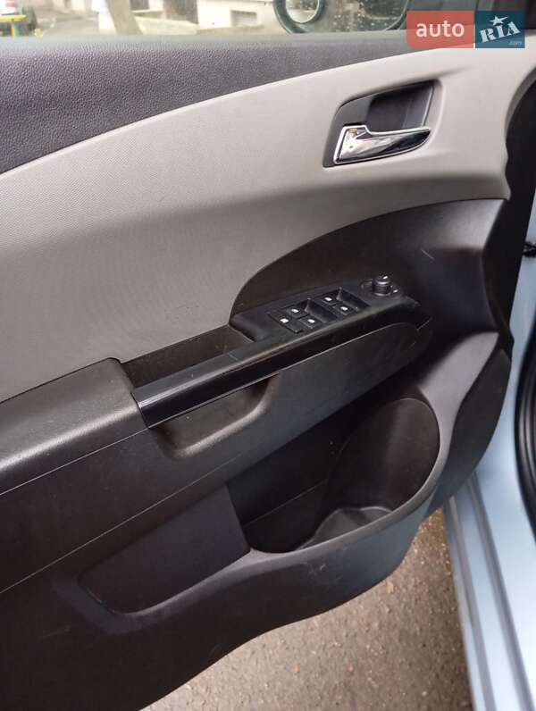 Седан Chevrolet Aveo 2012 в Рівному