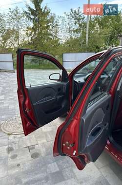 Хэтчбек Chevrolet Aveo 2006 в 