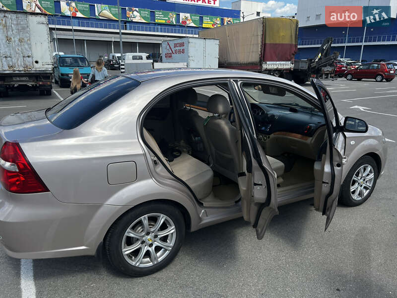 Седан Chevrolet Aveo 2007 в Днепре