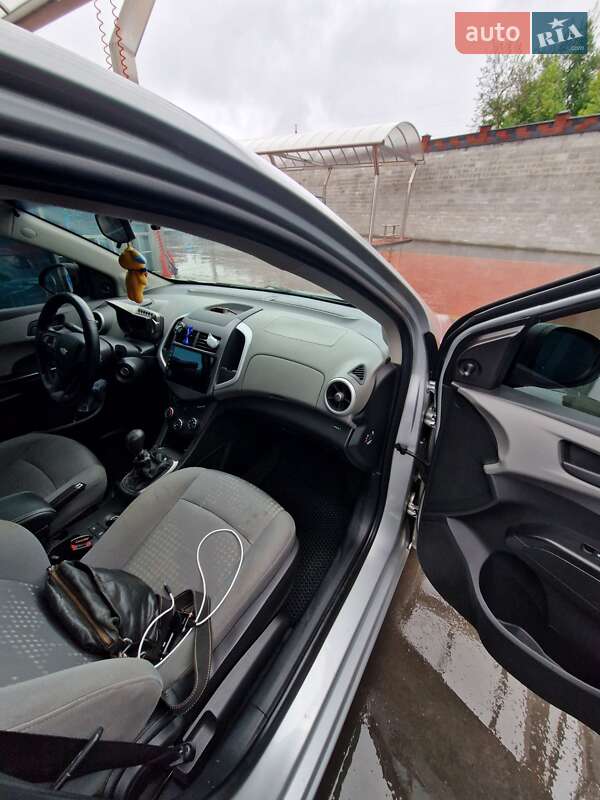Хэтчбек Chevrolet Aveo 2012 в Ровно
