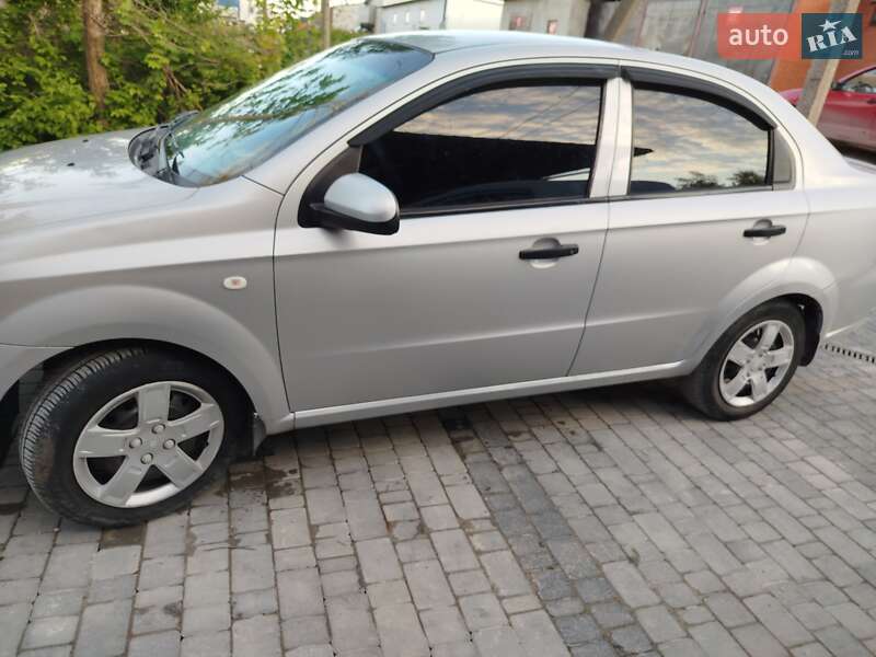 Седан Chevrolet Aveo 2006 в Кременці