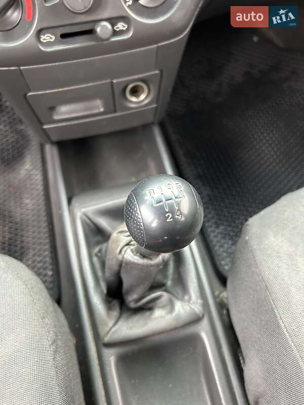 Седан Chevrolet Aveo 2006 в Сумах