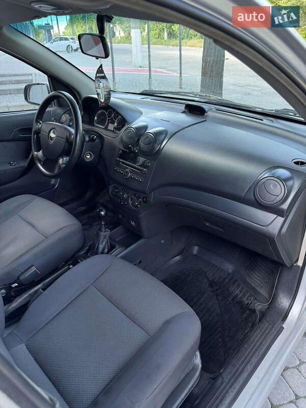 Седан Chevrolet Aveo 2011 в Запоріжжі