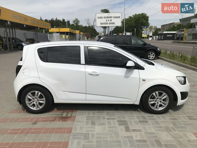 Хетчбек Chevrolet Aveo 2012 в Києві