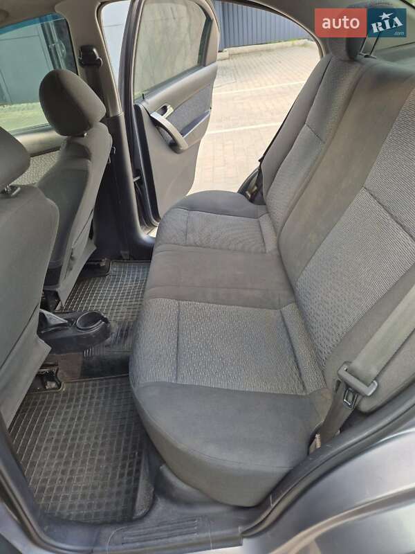 Седан Chevrolet Aveo 2007 в Днепре