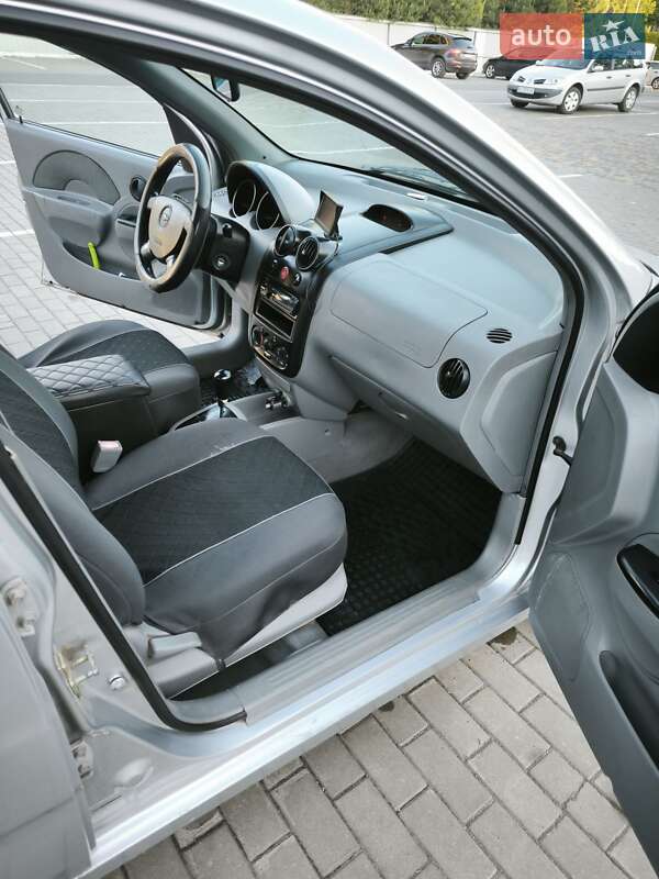 Седан Chevrolet Aveo 2005 в Луцке