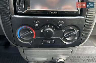 Хетчбек Chevrolet Aveo 2005 в 