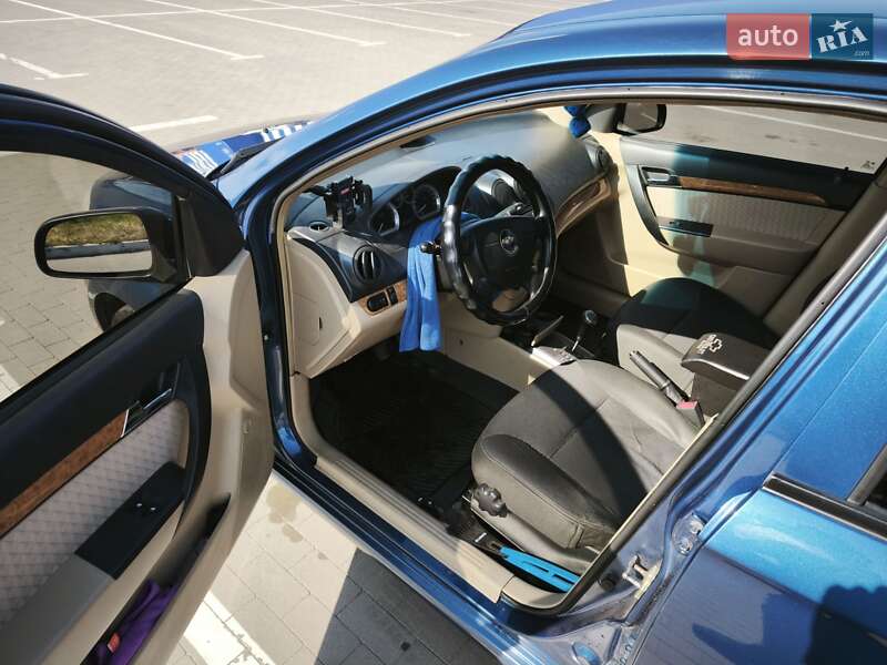 Седан Chevrolet Aveo 2008 в Сумах