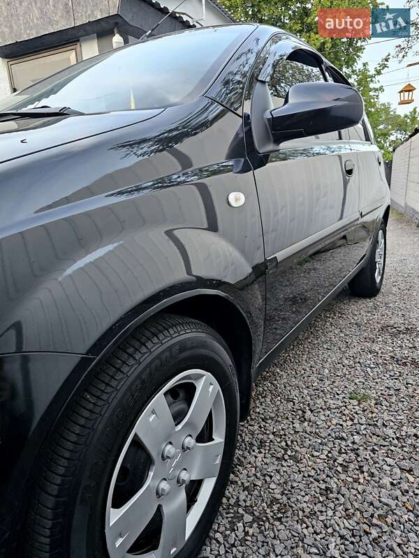 Хэтчбек Chevrolet Aveo 2006 в Харькове