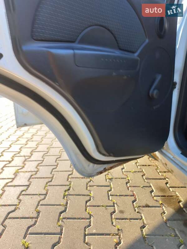 Хетчбек Chevrolet Aveo 2006 в Києві фото 2 Хетчбек Chevrolet Aveo 2006 в Києві