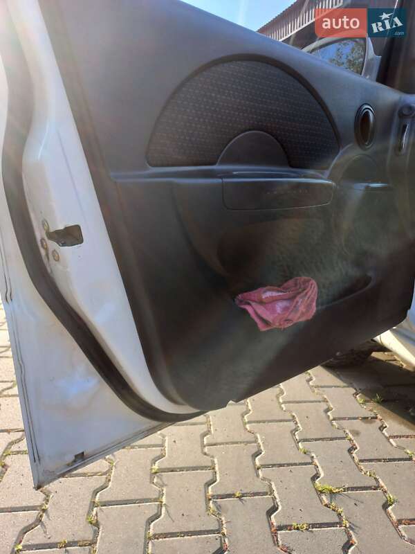 Хетчбек Chevrolet Aveo 2006 в Києві фото 8 Хетчбек Chevrolet Aveo 2006 в Києві