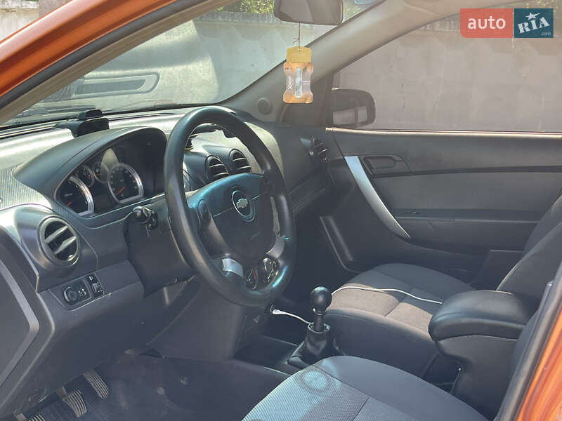 Седан Chevrolet Aveo 2006 в Черновцах