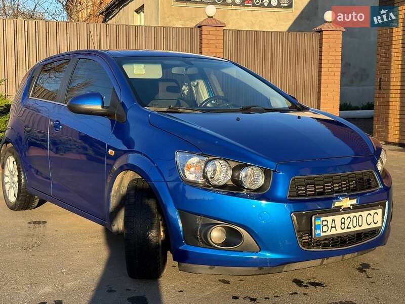 Хэтчбек Chevrolet Aveo 2012 в 
