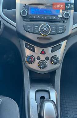 Хэтчбек Chevrolet Aveo 2012 в 