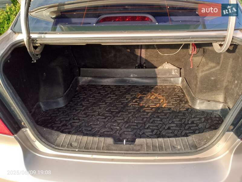 Седан Chevrolet Aveo 2008 в Олевську