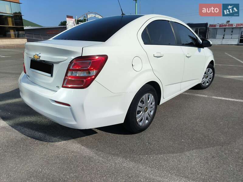 Седан Chevrolet Aveo 2018 в Киеве
