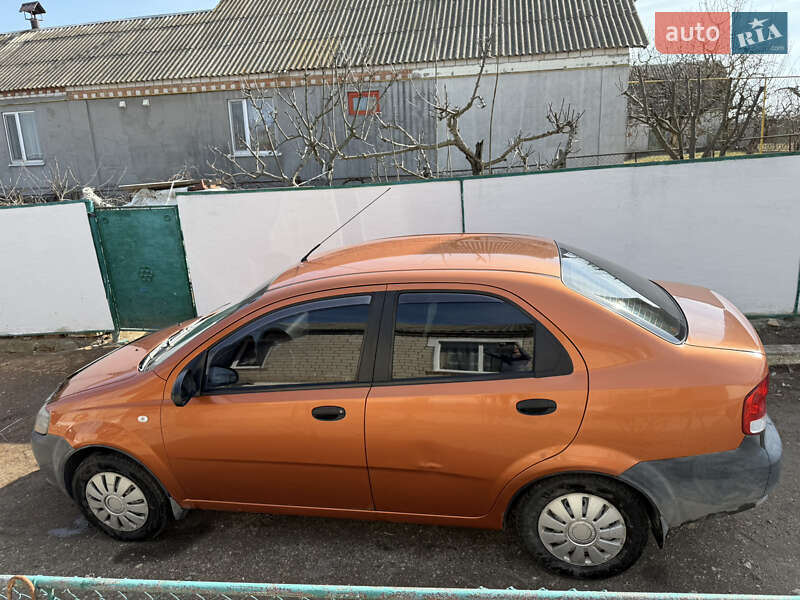 Седан Chevrolet Aveo 2005 в Ладыжине