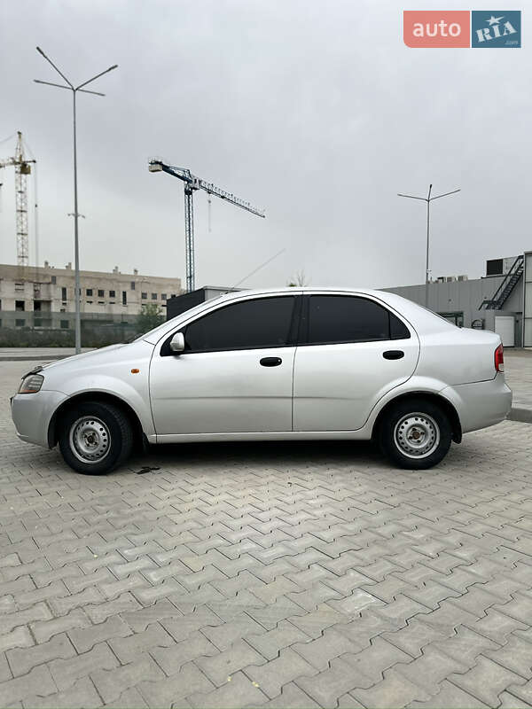 Седан Chevrolet Aveo 2005 в Харькове