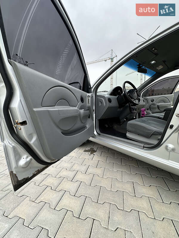 Седан Chevrolet Aveo 2005 в Харькове