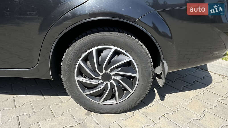 Седан Chevrolet Aveo 2005 в Ужгороді