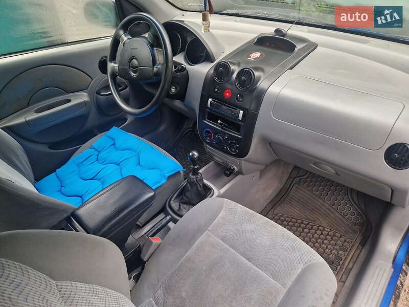 Седан Chevrolet Aveo 2003 в Чернигове