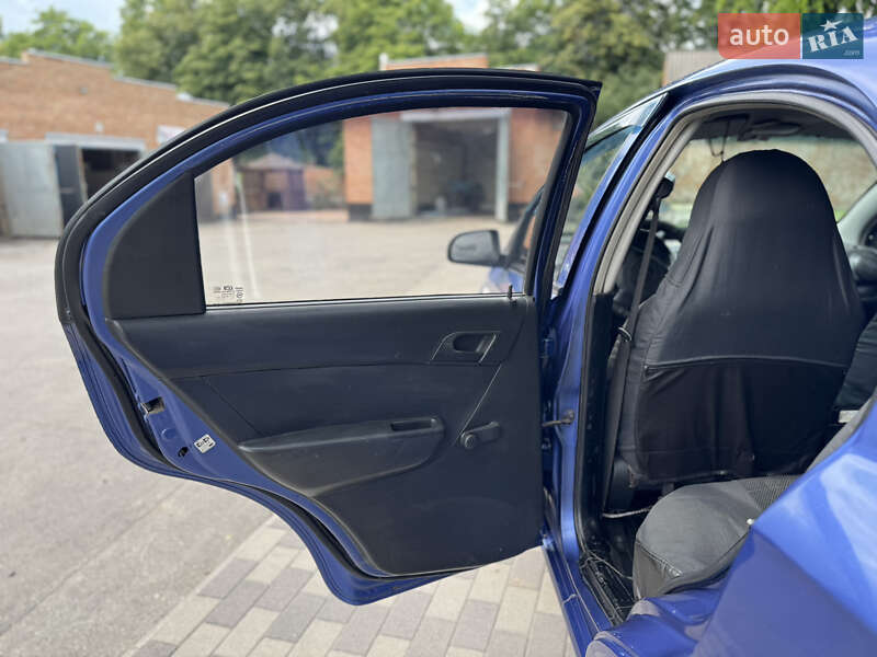 Седан Chevrolet Aveo 2008 в Лубнах