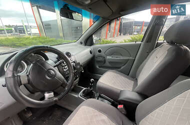 Хэтчбек Chevrolet Aveo 2005 в 