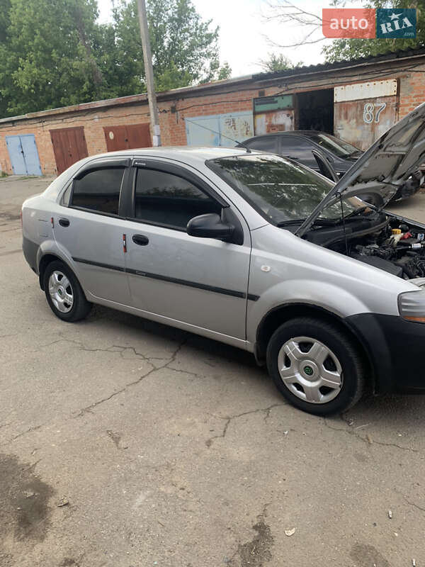 Седан Chevrolet Aveo 2005 в Миргороде