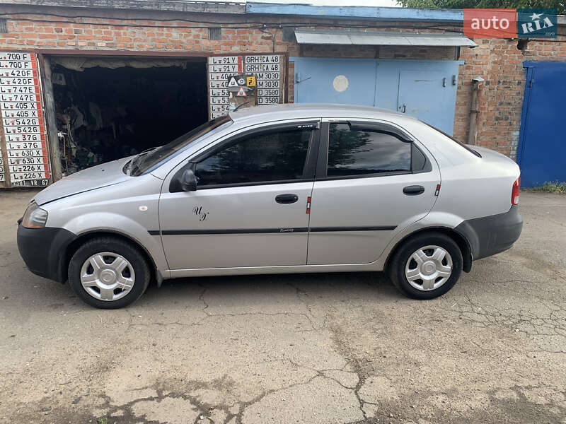 Седан Chevrolet Aveo 2005 в Миргороде