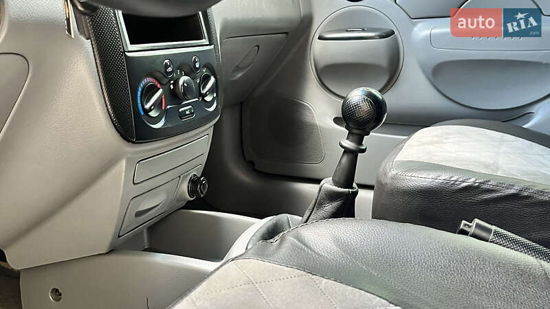 Седан Chevrolet Aveo 2005 в Кременчуге
