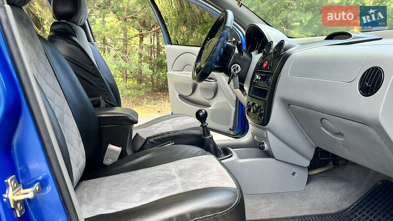 Седан Chevrolet Aveo 2005 в Кременчуге