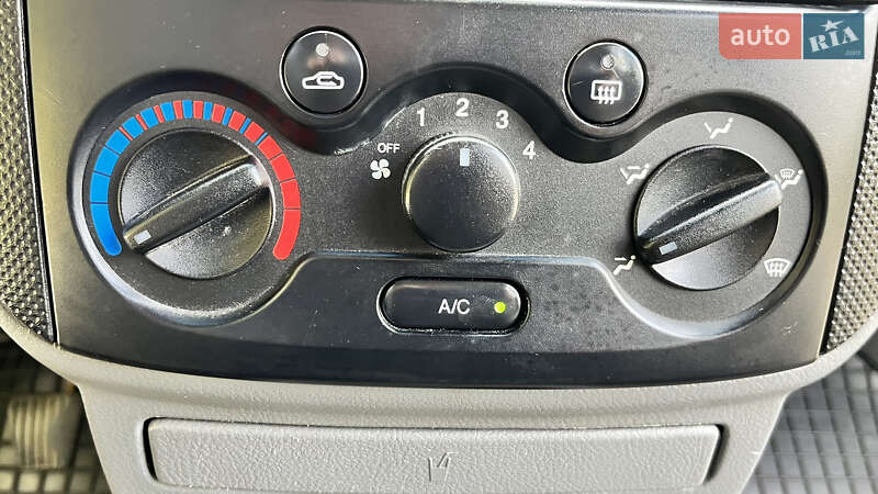 Седан Chevrolet Aveo 2005 в Кременчуге