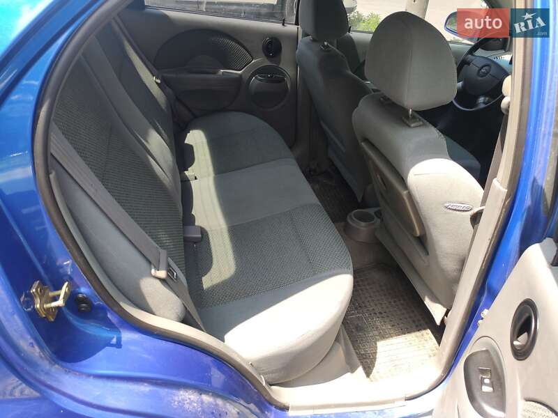 Седан Chevrolet Aveo 2005 в Запоріжжі