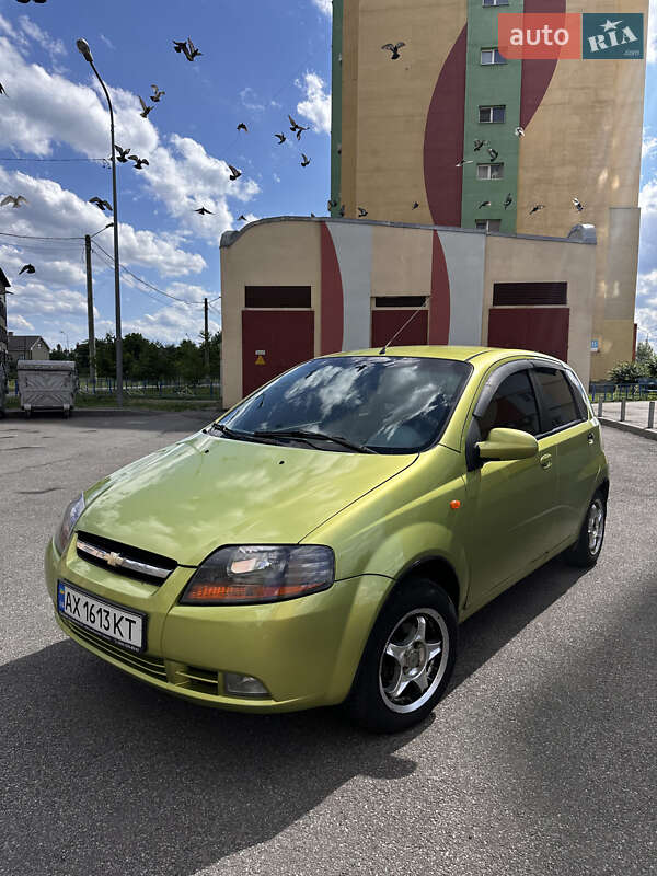 Хетчбек Chevrolet Aveo 2004 в 